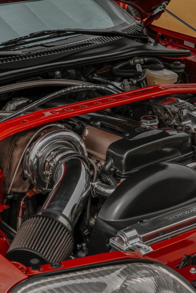 Compartiment moteur turbo d'une voiture préparée
